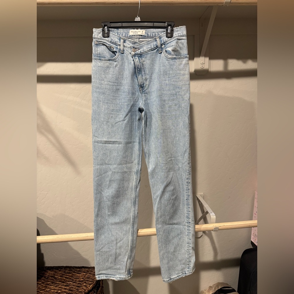 Abercrombie 90s Straight Ultra High Rise Jeans